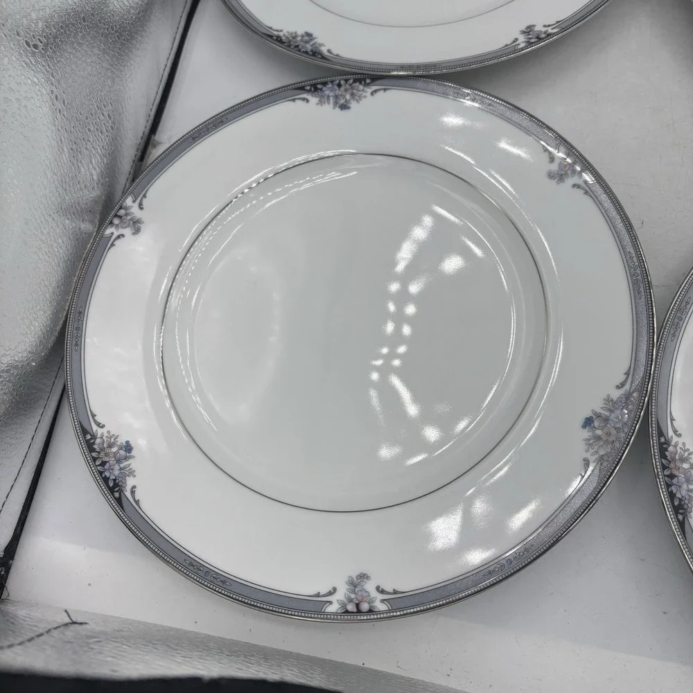 Noritake Dinner Plates Squirewood 4013 Dishes 10.5
